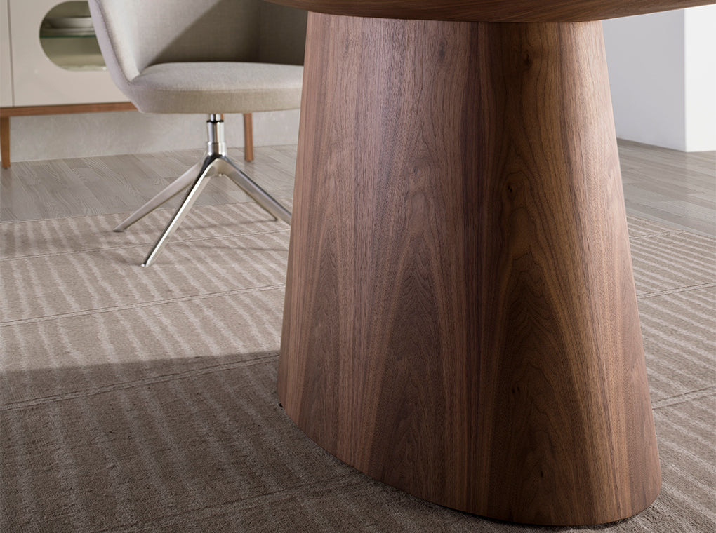 Oval dining table in walnut veneered wood.