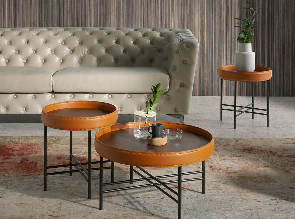 Round corner table in Walnut wood upholstered in leather and black steel