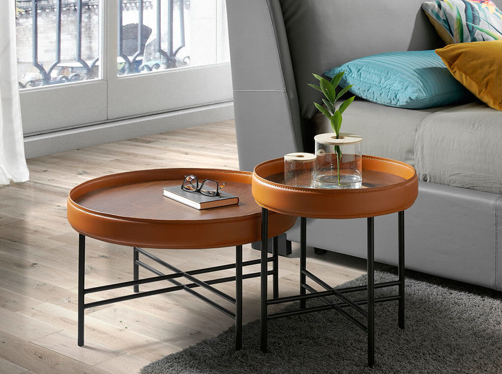 Round corner table in Walnut wood upholstered in leather and black steel